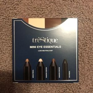 HOST PICK 2X 💕💕💕 Mini eye essentials